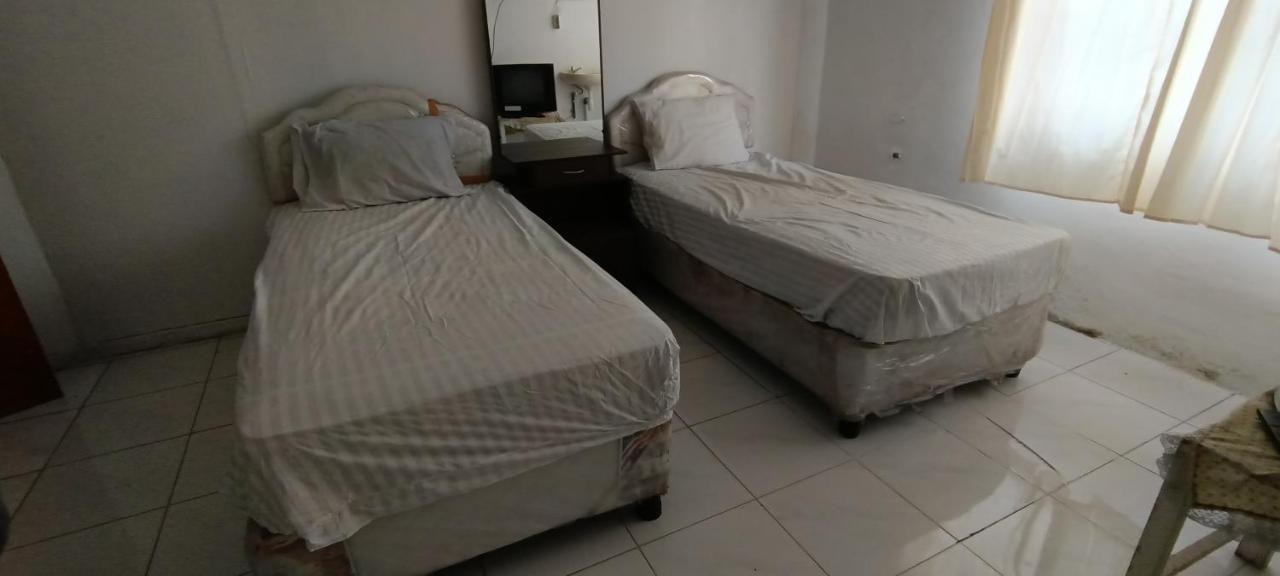 Hotel Spot On 92458 Azeela Kost Syariah Banjarmasin  Esterno foto