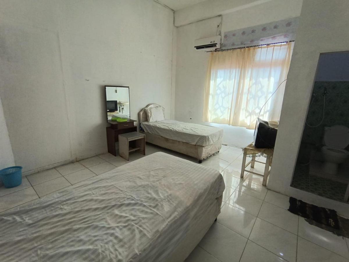 Hotel Spot On 92458 Azeela Kost Syariah Banjarmasin  Esterno foto